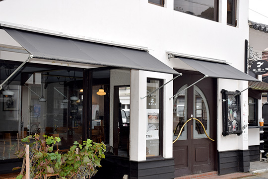 街並みになじむテント