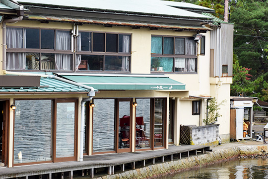 景観に調和するデザインテント